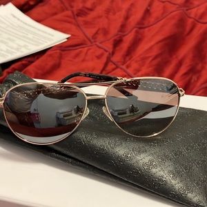 Women guess shades